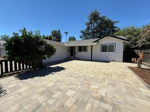 Building Photo - 2313 Clemson Dr