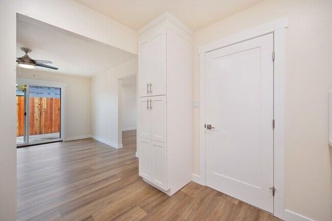 Building Photo - 5691 Cutler Ct