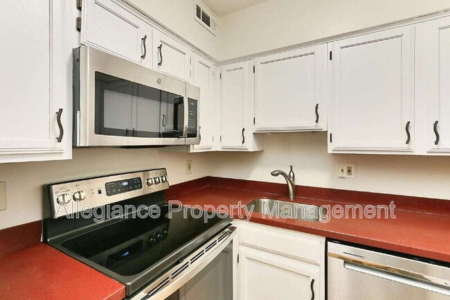 Building Photo - 2400 Clarendon Blvd