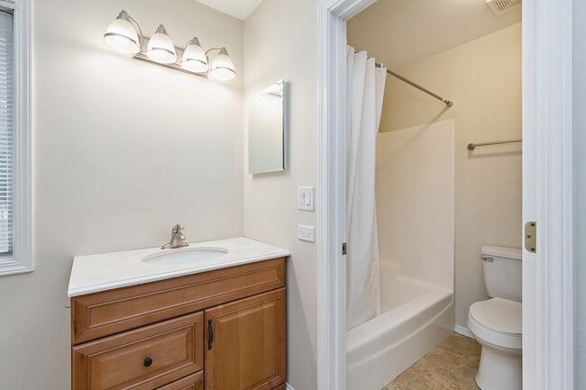 Building Photo - 320 Thistle Dr
