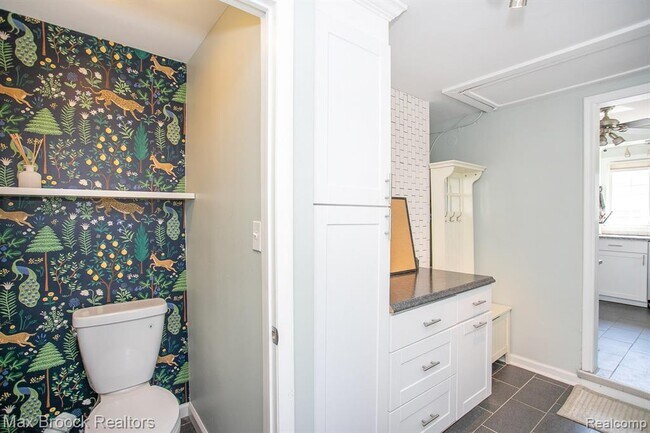 Building Photo - 4163 Amherst Rd