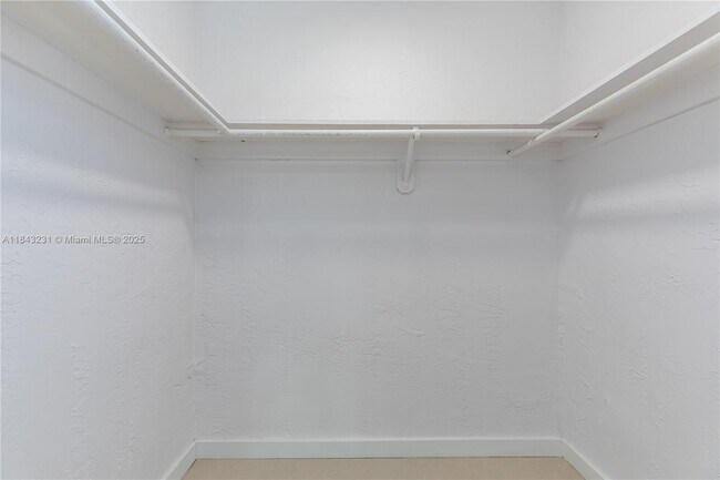 Building Photo - 6890 N Kendall Dr