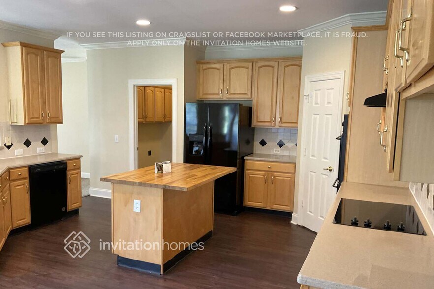 Building Photo - 1704 Crestgate Dr