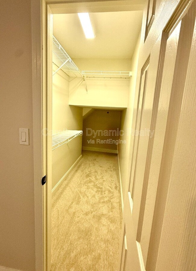 Building Photo - 8811 Roseton Ln