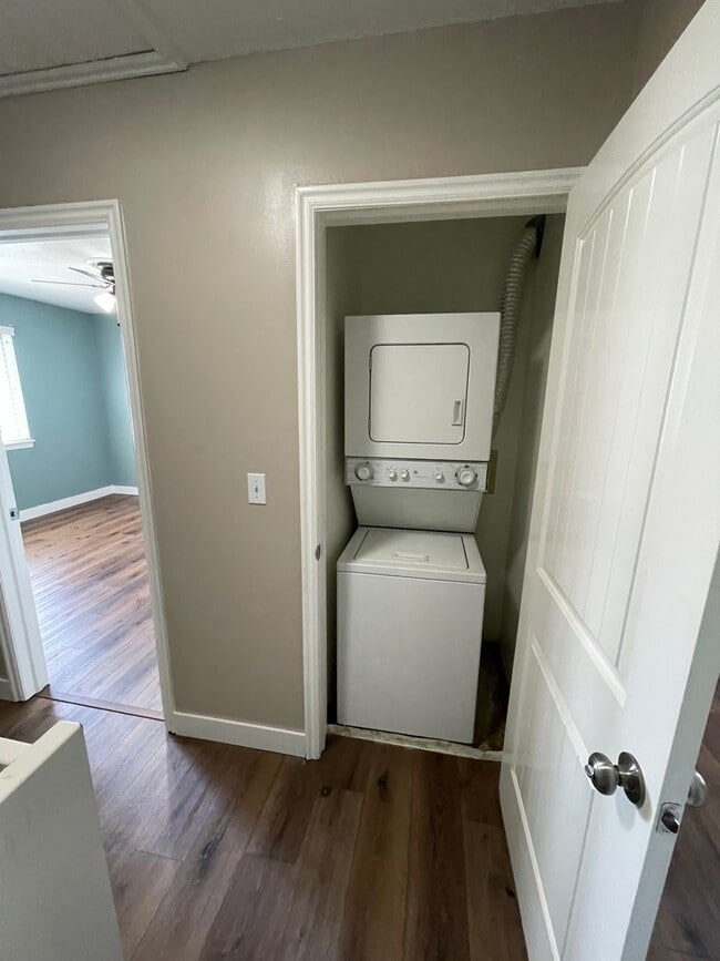Building Photo - Beautiful 2 bed in Clearfield!
