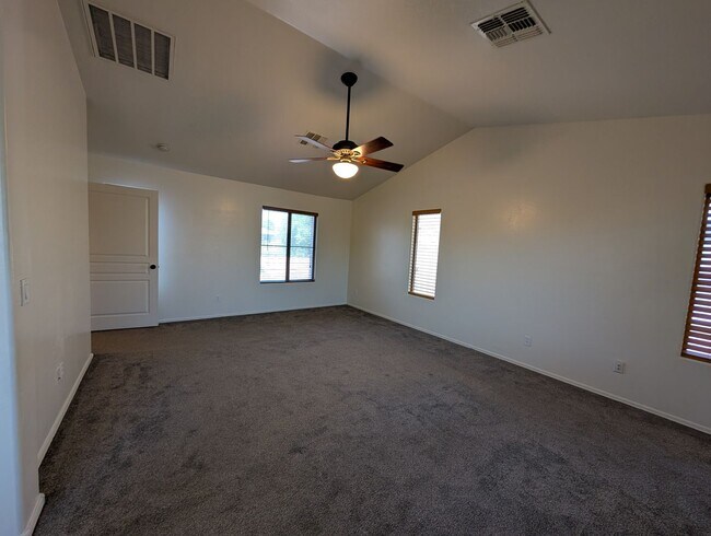 Building Photo - Community pool *Covered back patio with ex...