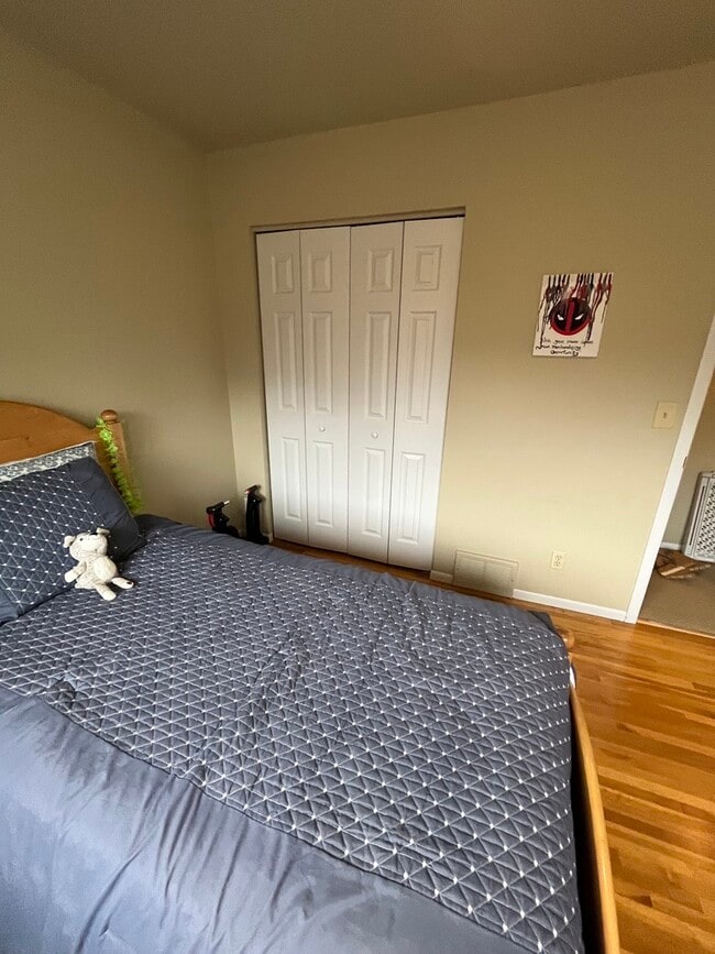 Building Photo - 429 W Eagle Lake Dr