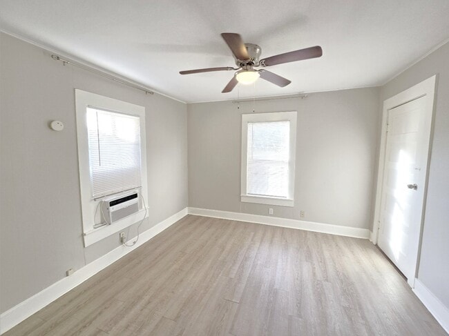 Building Photo - 2812 St Emanuel St