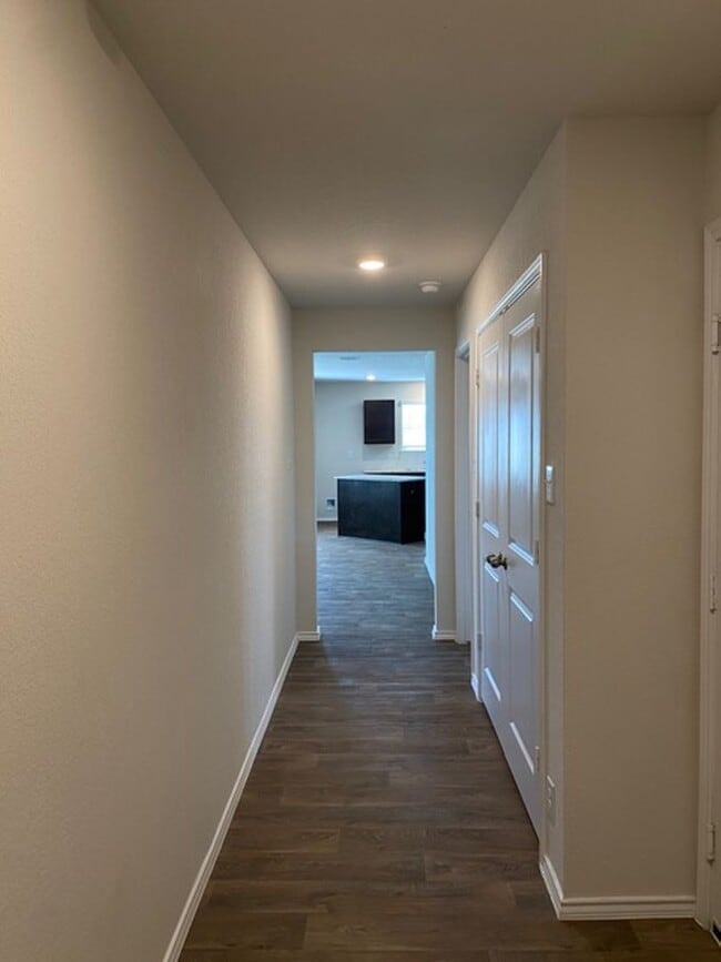 Building Photo - NEWER ONE STORY | 3 BEDROOM | 2 BATH | WHI...