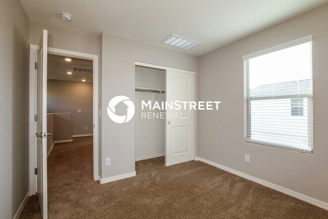Building Photo - 3 Bedroom Pet-Friendly Home in Phoenix, AZ with Main Street Renewal
