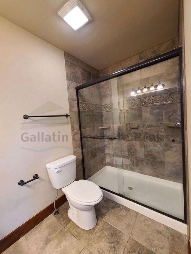 Building Photo - 895 Longbow Ln
