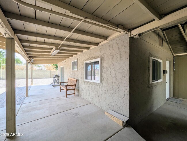 Building Photo - 2443 E Earll Dr