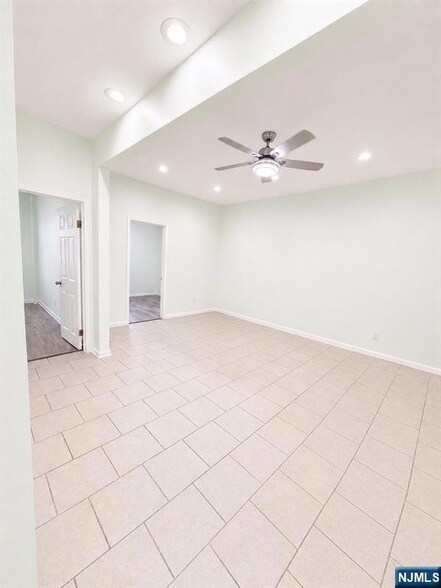 Building Photo - 437 53rd St