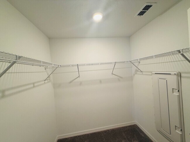 Building Photo - MOVE IN SPECIAL - Townhouse in Land O' Lakes - The Townes at Lake Thomas