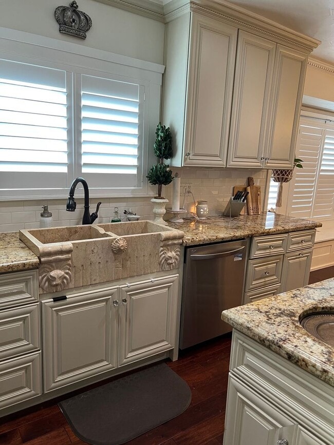 Building Photo - 1422 Court St