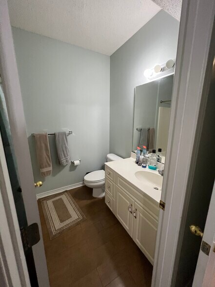 Master bath - 1501 Partin Dr N