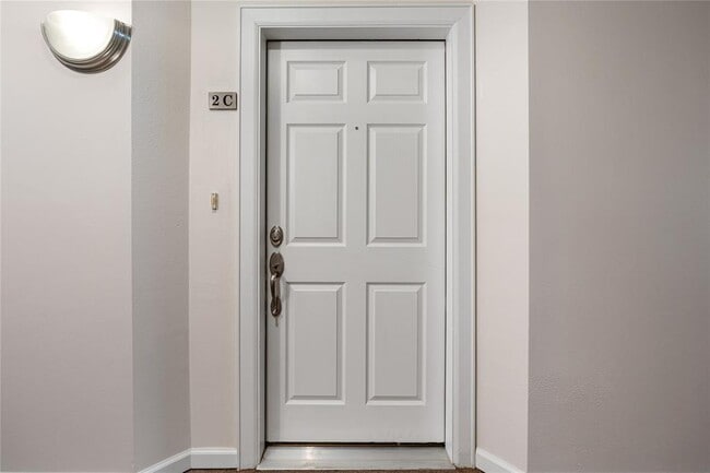 Building Photo - 6655 W Sam Houston Pkwy S