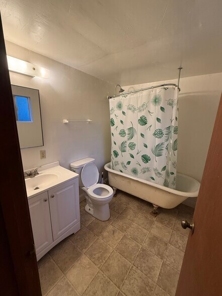 Building Photo - 7812 Lynch Rd