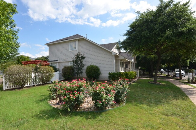 Building Photo - Beautiful Corner Lot Home in Plum Creek