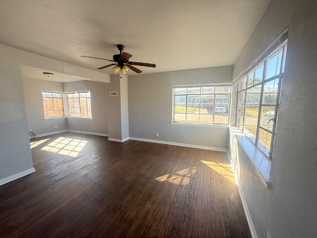 Building Photo - 2-Bedroom Townhome with Wood Floors