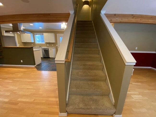 Building Photo - Beautiful 3 Bedroom Home with Custom Touches!