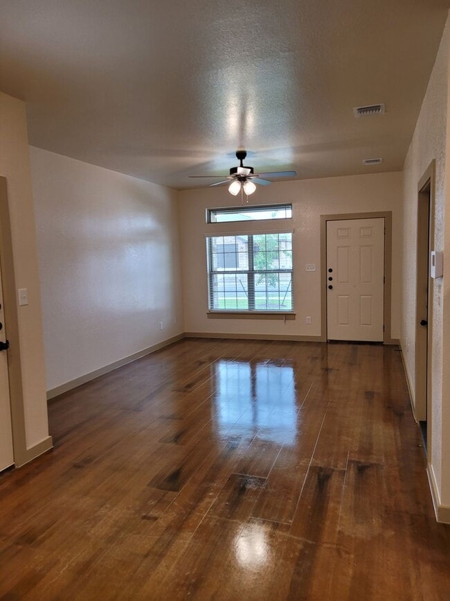 Building Photo - TWO WEEKS FREE RENT  1909-B Caspian Trail - Move in Ready!