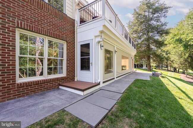 Building Photo - 18852 Ridgeback Ct
