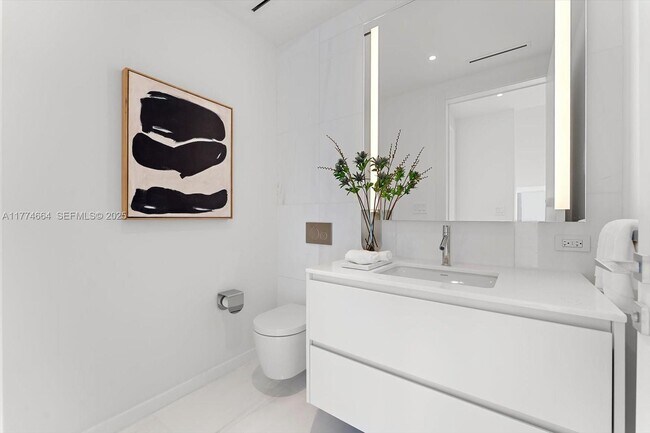 Building Photo - 300 Biscayne Blvd Way