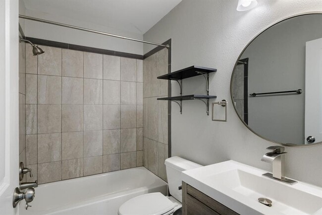 Building Photo - 6101 London Dr