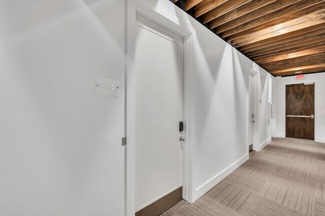 Building Photo - Furnished West End Luxury Condo