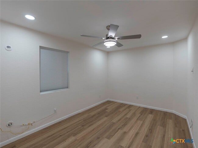 Building Photo - 268 White Oak Dr