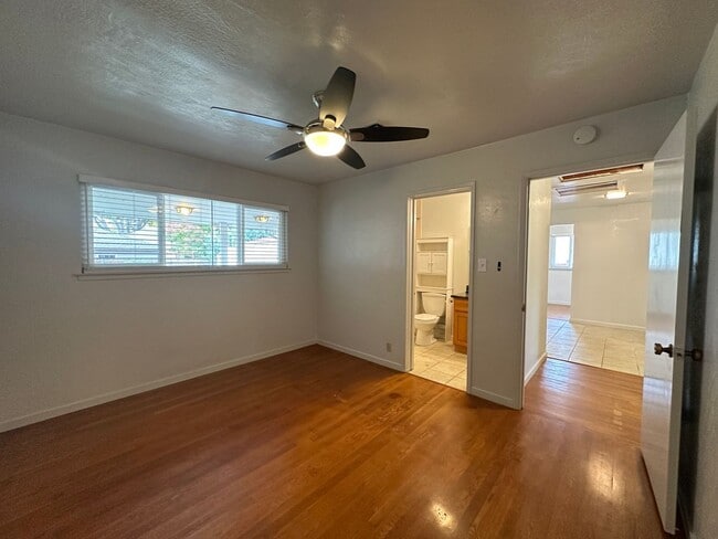 Building Photo - Great Location near McKinley Park!