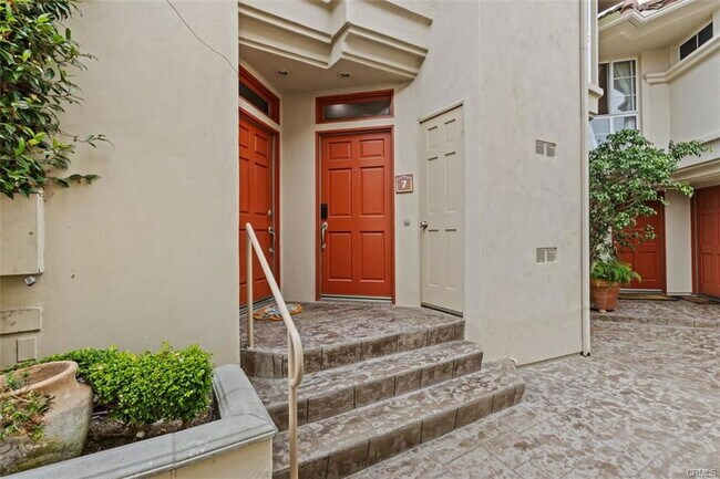 Building Photo - 2101 E 15th St