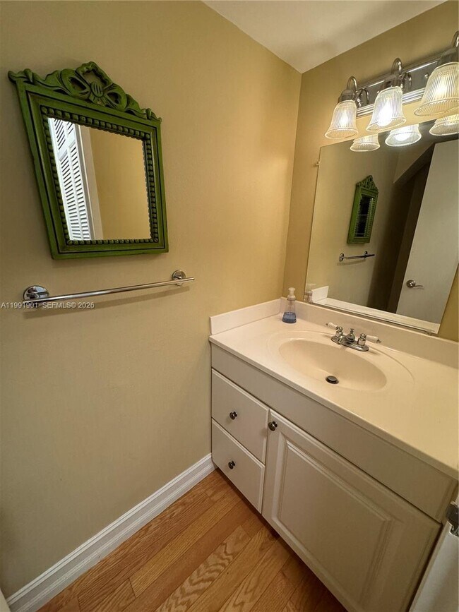 Building Photo - 150 SE 25th Rd