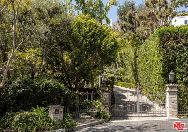 Building Photo - 353 N Gunston Dr