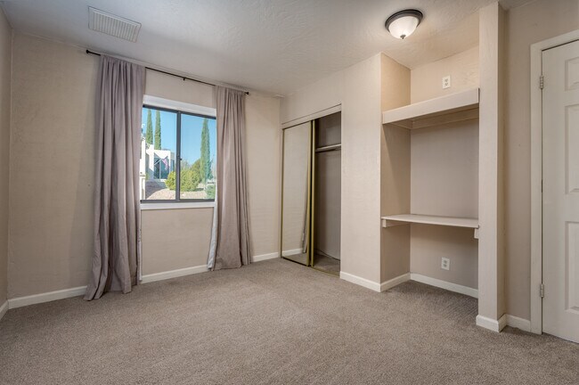 Fourth bedroom 2 - 887 E Peila Ave