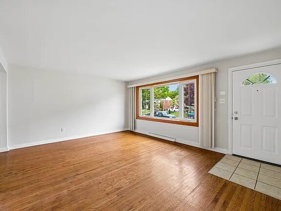 Building Photo - This well-maintained 3-bedroom, 1.5-bath split-level in Twin Oaks Farms is move-in ready