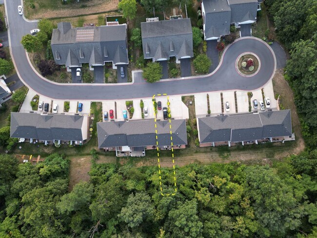 Building Photo - Townhouse for Rent in Spring Oaks!
