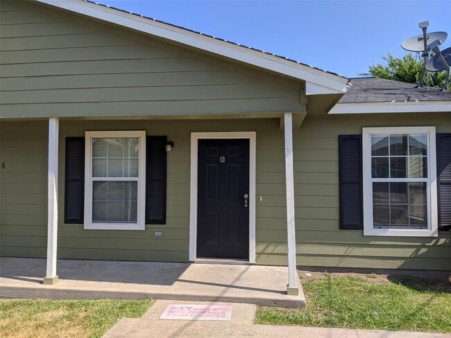 Primary Photo - 134 S Bend Ct