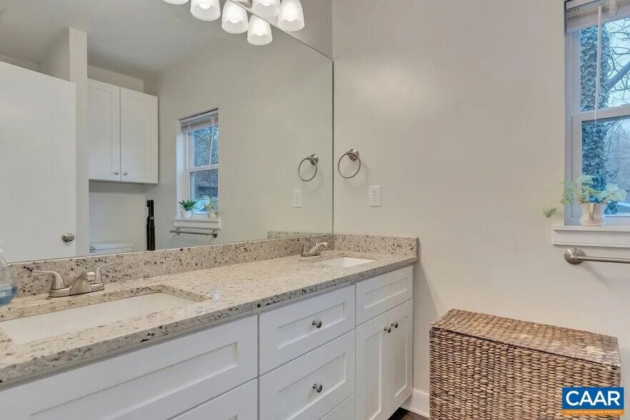 Building Photo - 1304 Poplar St