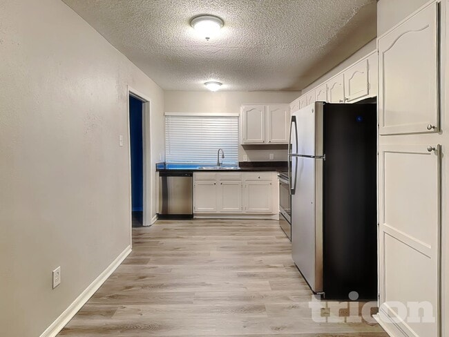 Building Photo - 1210 Green Hill Dr