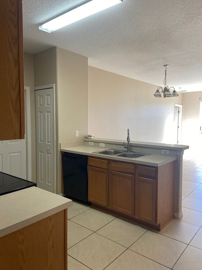 Building Photo - 628 Madina Cir