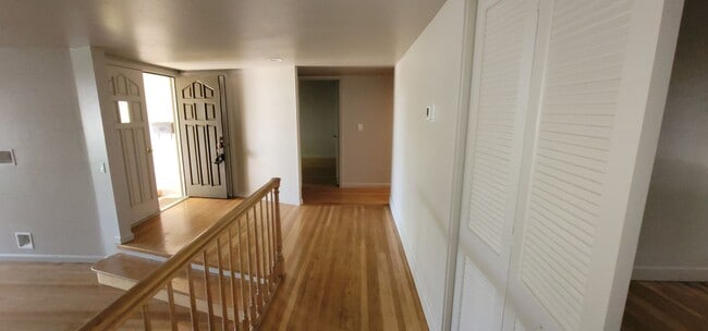 Building Photo - 133 Forest Hill Dr