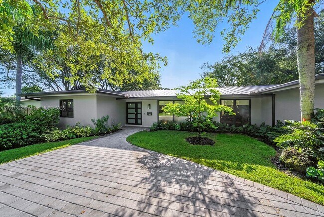 Building Photo - 15121 SW 69th Ct