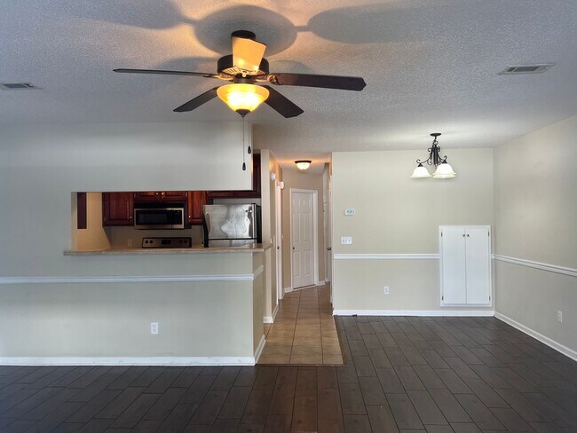 Building Photo - 107 Winthrope Ln