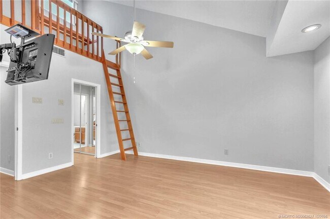 Building Photo - 1102 SE Mitchell Ave