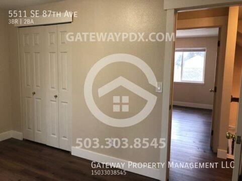 Building Photo - 5511 SE 87th Ave