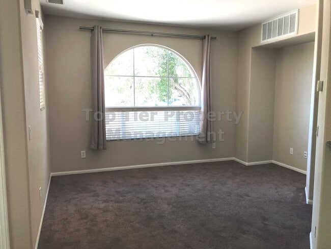 Building Photo - **Gated 3 bed, 3 bath Townhome with 2-Car ...