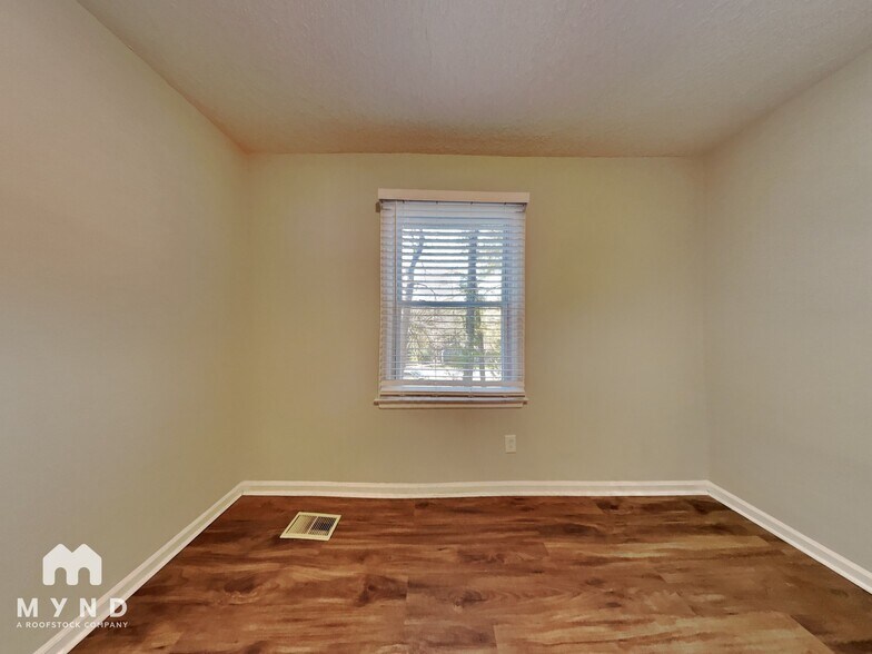 Building Photo - 108 Wellington Dr