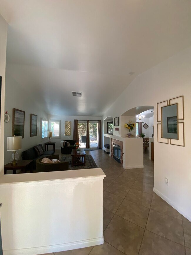 Building Photo - Gated Community of Grand Island in Seven Oaks 2 BD 2 BA Gorgeous House